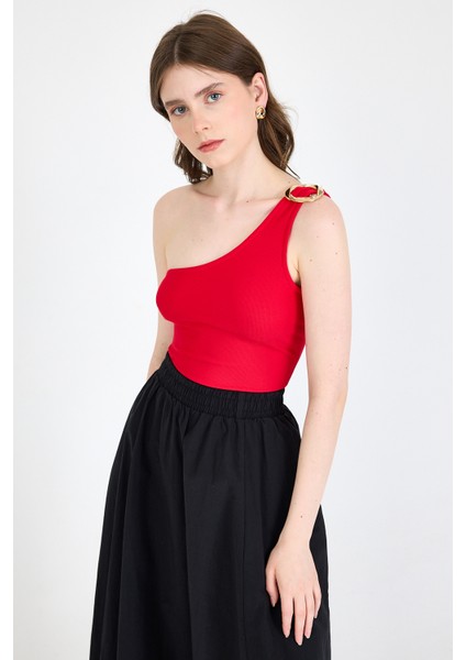 Kırmızı Toka Detaylı Tek Omuz Bluz 1649 fiyatları