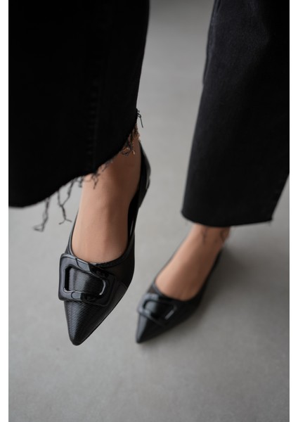 Carla Sivri Burun Tül Detaylı Toka Aksesuarlı Kadın Babet Siyah