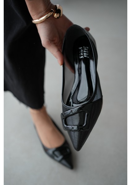 Carla Sivri Burun Tül Detaylı Toka Aksesuarlı Kadın Babet Siyah fiyatları