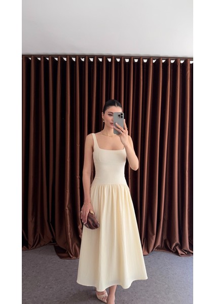 Dokulu Kumaş Ekru Elbise