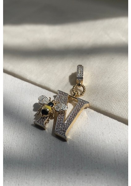 14 Ayar Arılı Taşlı Harf Kolye Ucu fiyatları