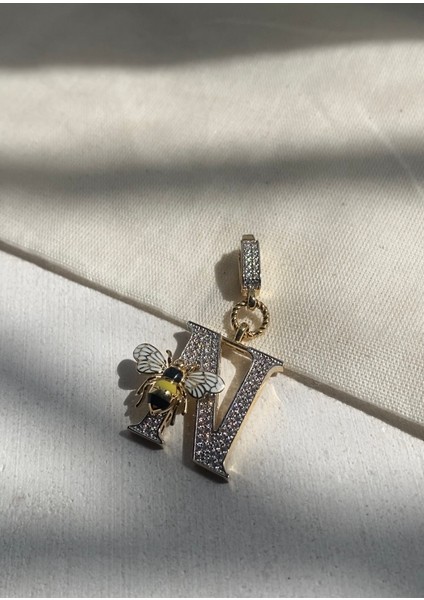 14 Ayar Arılı Taşlı Harf Kolye Ucu modelleri