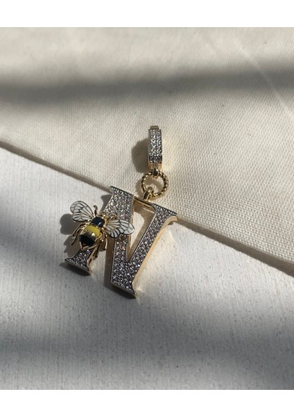 14 Ayar Arılı Taşlı Harf Kolye Ucu fırsatları