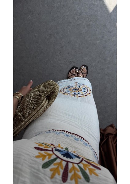 Nakışlı Beyaz Takım fırsatları