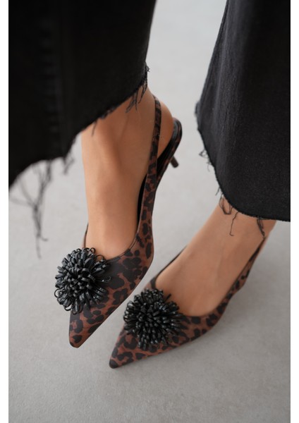 Aura Sivri Burun Kitten Topuk Ön Kısmı Detaylı Kadın Stiletto- Leopar