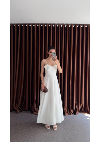 Göğüs Pileli Beyaz Elbise