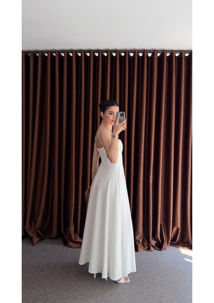 Göğüs Pileli Beyaz Elbise fiyatları