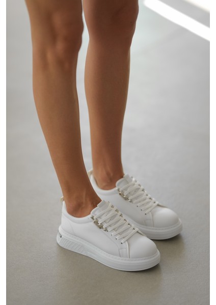 Tiana Yuvarlak Kalıp Kalın Topuklu Aksesuarlı Kadın Sneaker- Gümüş modelleri