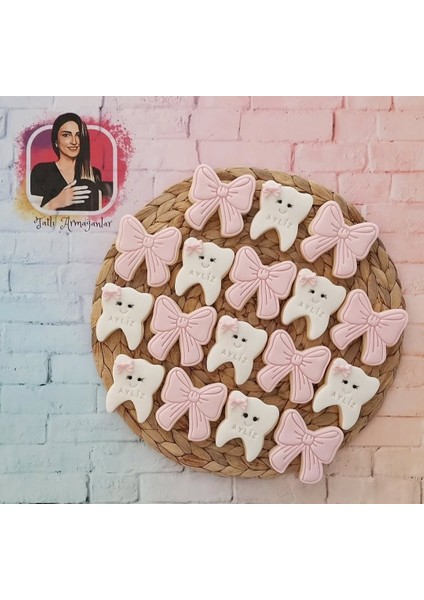 Bebeğinize Özel Isimli Diş ve Fiyonk Model Butik Kurabiye - 20 Adet