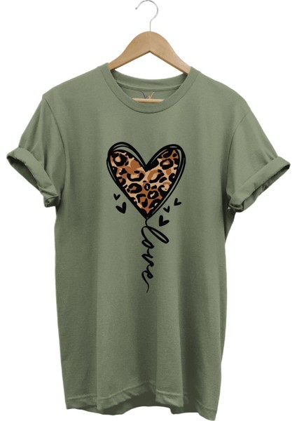 14 Şubat Sevgililer Günü Kalp Leopar Desen Baskılı %100 Pamuk Regular Fit Bisiklet Yaka T-Shirt