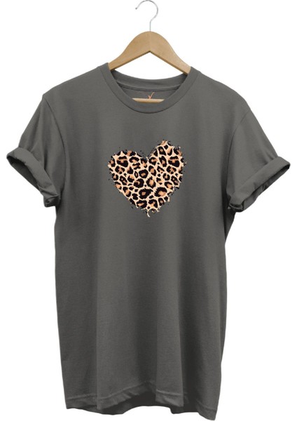 Leopar Desenli Kalp Baskılı %100 Pamuk Regular Fit Bisiklet Yaka T-Shirt
