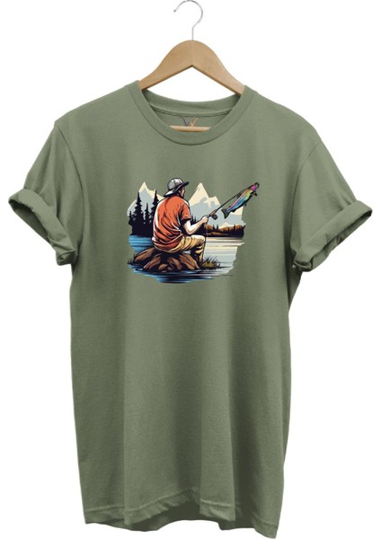 Fishing Balıkçılık Baskılı Olta ile Alabalık Avı %100 Pamuk Regular Fit T-Shirt