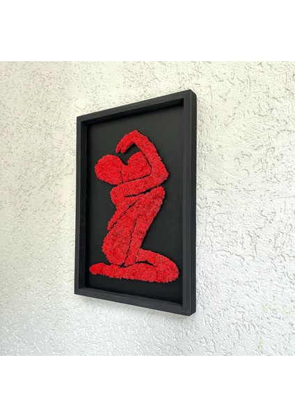 Kadın Silüetli Kırmızı Yosun Duvar Dekoru | 29X53 cm | El Yapımı Doğal Liken Yosunu ile Bakım Gerektirmeyen Modern Tablo