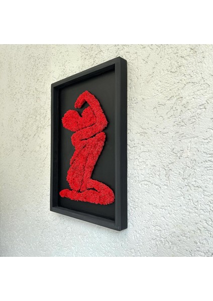 Kadın Silüetli Kırmızı Yosun Duvar Dekoru | 29X53 cm | El Yapımı Doğal Liken Yosunu ile Bakım Gerektirmeyen Modern Tablo