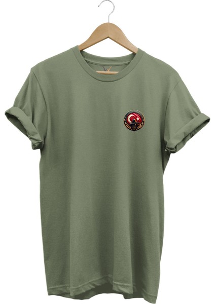 Türkiye Türk Asker Bordo Bereli ve Türk Bayrağı Tasarımlı %100 Pamuk Regular Fit T-Shirt