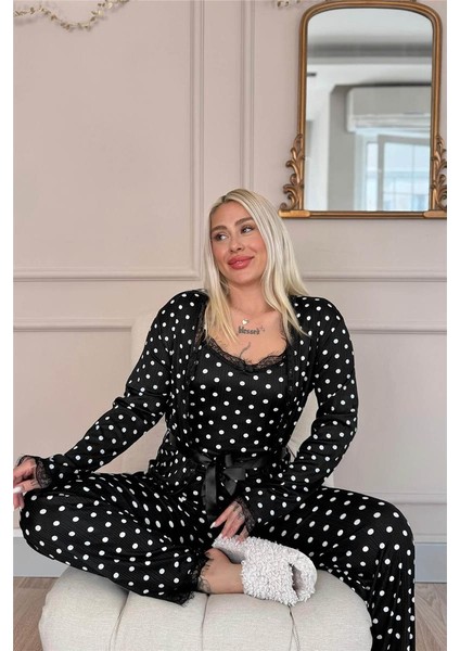 Siyah Beyaz Puantiye Desenli Sabahlıklı Pegasus Pijama Takımı modelleri