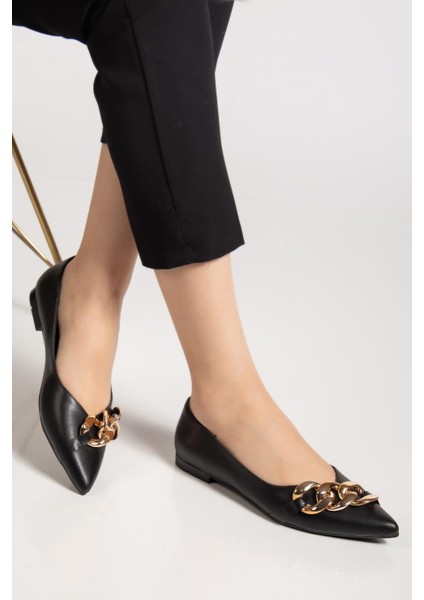 Kadın Babet Siyah Cilt Zincir Detaylı Sivri Kalıp fiyatları