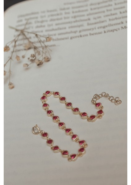 925 Ayar Gümüş, Gold Kaplamalı Kalp Tasarım Ruby Taşlı Bileklik