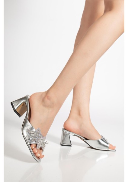 Kadın Topuklu Terlik Gümüş Cilt Taşlı Yaprak Aksesuarlı fiyatları