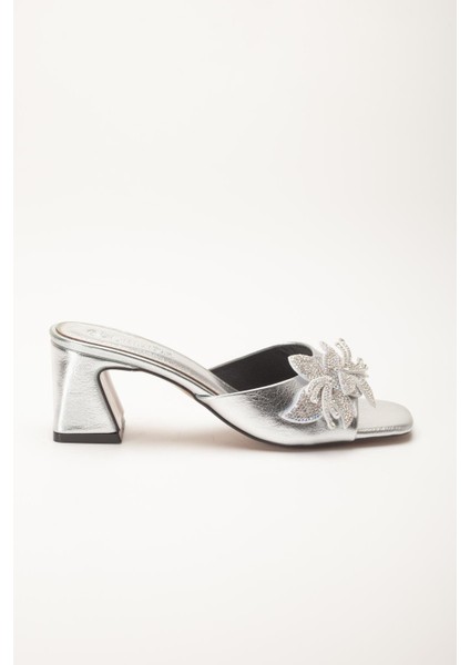 Kadın Topuklu Terlik Gümüş Cilt Taşlı Yaprak Aksesuarlı modelleri