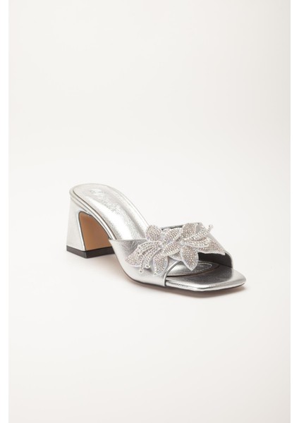 Kadın Topuklu Terlik Gümüş Cilt Taşlı Yaprak Aksesuarlı fırsatları