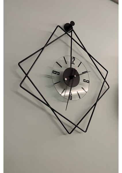 Modern Siyah Metal Duvar Saati, Şık ve Dekoratif Tasarım