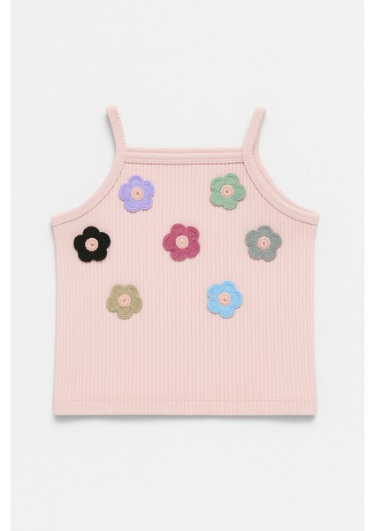 Kız Çocuk Ribana Pamuklu Pudra Renk Çiçek Aplikeli Askılı Crop T-Shirt – Yazlık Renkli Tasarım
