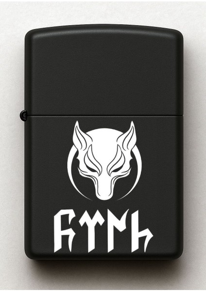 Kurt Orhun Alfabesi Eski Türkçe Desenli Kişiye Özel Isimli Siyah Benzinli Metal Çakmak fiyatları