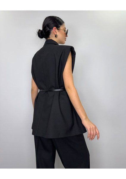 Siyah Vatkalı Kemerli Oversize Yelek
