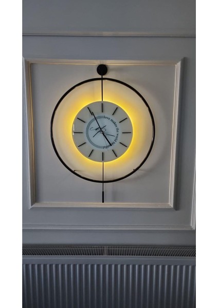 Modern Siyah Duvar Saati, LED Işıklı, Metal ve Cam Detaylı Büyük Boy.