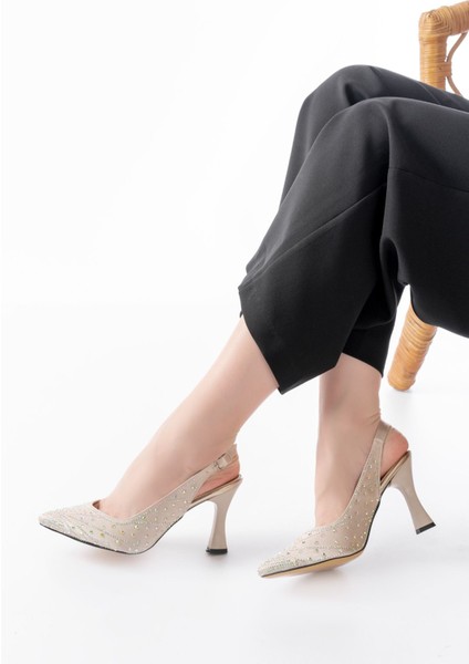 S-601 Bej Arkası Açık Taş Aksesuarlı Günlük Kadın Sandalet