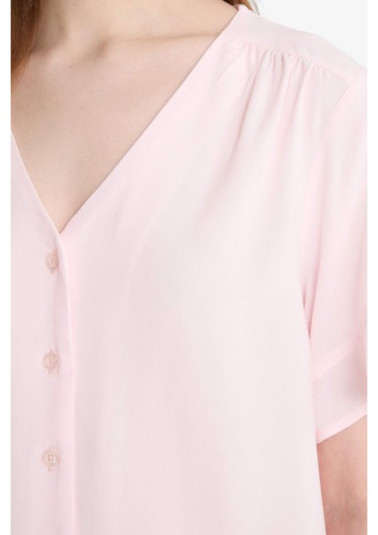 Regular Fit V Yaka Kısa Kollu Gömlek indirimleri