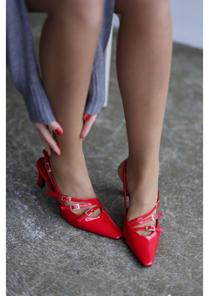 Mariana Bant Detaylı Toka Aksesuarlı Stiletto - Kırmızı Rugan fiyatları