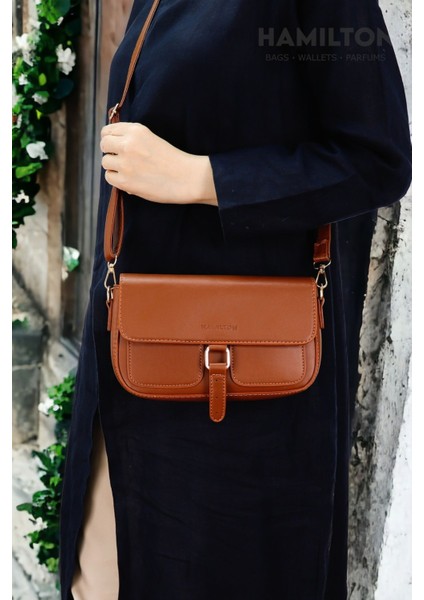 Orijinal Kadın Kartlıklı Taba Çapraz Ayarlanabilir Askılı Astarlı Deri Baget Günlük Omuz Çantası