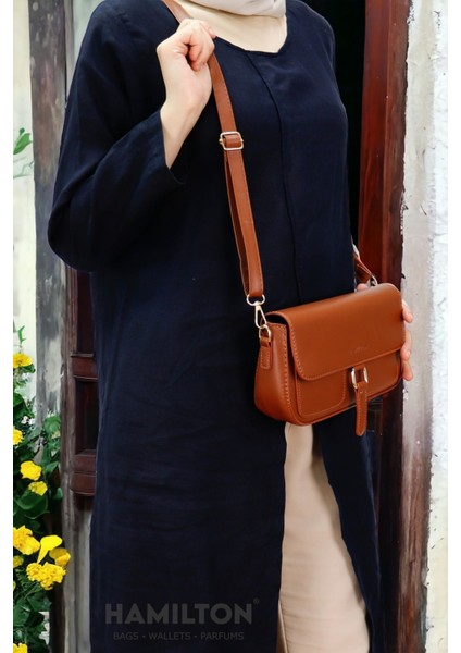 Orijinal Kadın Kartlıklı Taba Çapraz Ayarlanabilir Askılı Astarlı Deri Baget Günlük Omuz Çantası modelleri