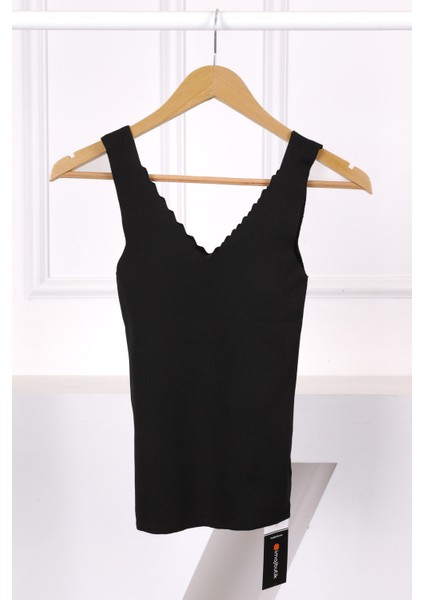 Siyah Merdiven Yaka Bluz