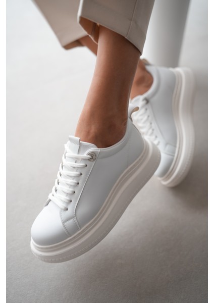 Darlin Beyaz Tabanlı Çıtçıt Aksesuarlı Bağcıklı Kadın Sneaker- Beyaz