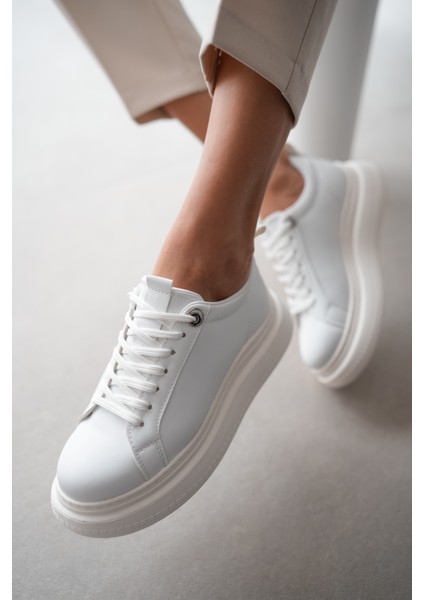 Darlin Beyaz Tabanlı Çıtçıt Aksesuarlı Bağcıklı Kadın Sneaker- Beyaz fırsatları