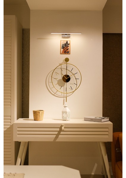 Modern Altın Renkli Metal Duvar Saati, 37X55 Cm, Şık ve Zarif Tasarım