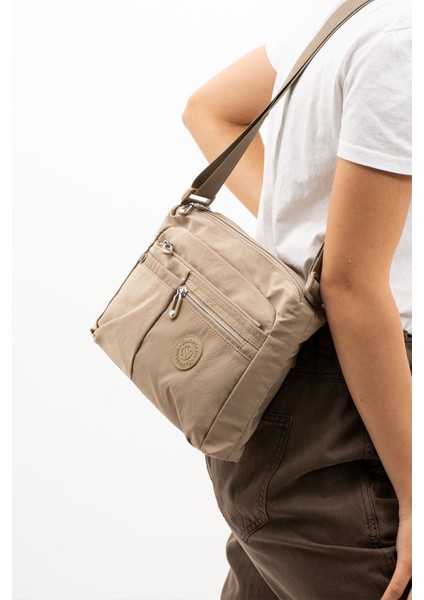 Sanmorris Kadın Çok Gözlü Suya Dayanıklı Krinkıl Kumaş Ayarlanabilir Çapraz Askılı Omuz Çantası 4006