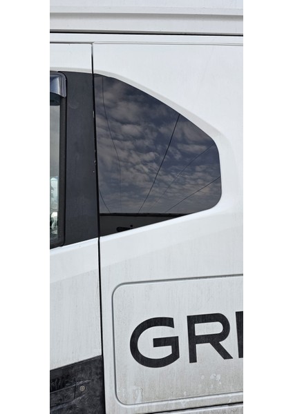 Yan Yatak Pleksi S-Way 2020-2024 Cam Görünümlü Pleksi Malzeme Parlak 4mm Araca Özel