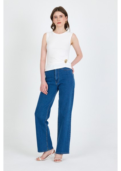 Beyaz Yan Toka Detaylı Büzgülü Kolsuz Bluz 020 modelleri