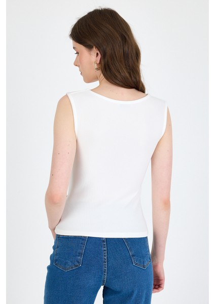 Beyaz Yan Toka Detaylı Büzgülü Kolsuz Bluz 020 indirimleri