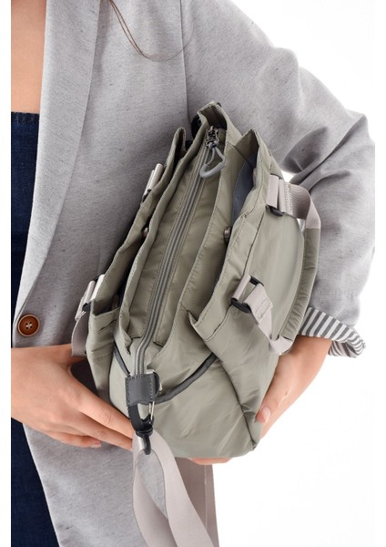 Kadın Desenli Paraşüt Kumaş 4 Gözlü Çapraz ve Omuz Askılı Çanta fırsatları