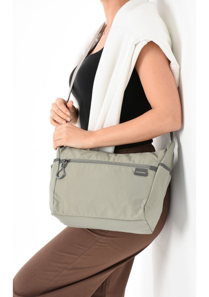 Sanmorris Kadın Suya Dayanıklı Paraşüt Kumaş 3 Gözlü Çapraz Askılı Seyahat ve Omuz Çantası 6013 fırsatları