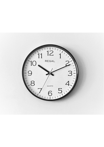 Ince Çerçeveli Siyah Duvar Saati, Şık ve Modern Tasarım