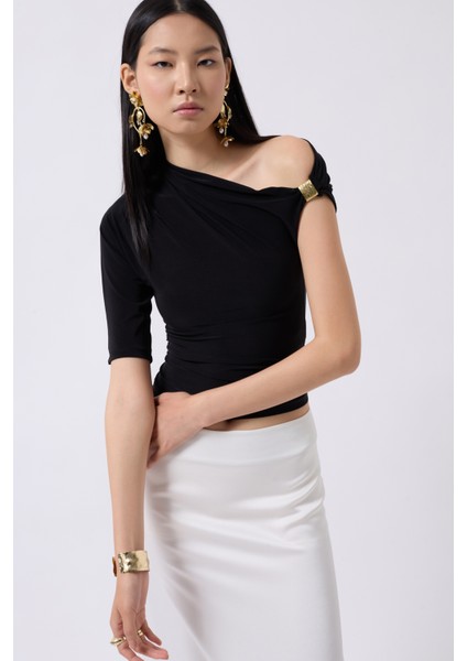 Aksesuar Detay Cutout Siyah Bluz