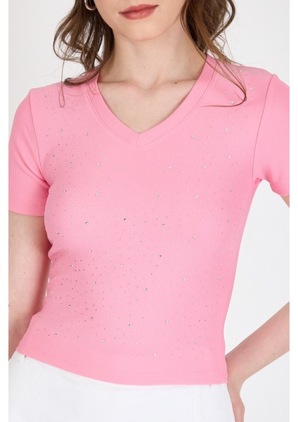Pembe Taş Işleme Detaylı V Yaka Slim Fit Tişört 0949 fırsatları