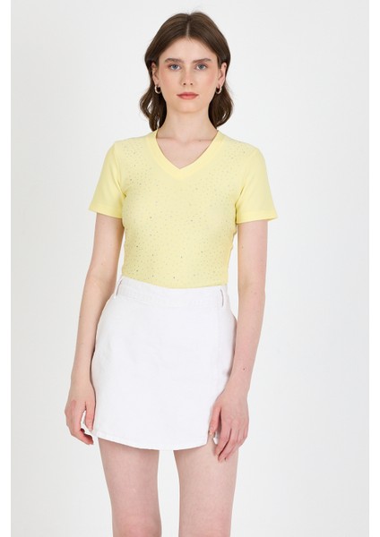 Sarı Taş Işleme Detaylı V Yaka Slim Fit Tişört 0949