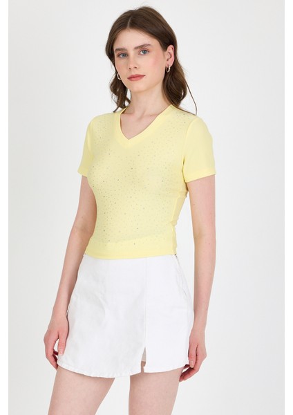 Sarı Taş Işleme Detaylı V Yaka Slim Fit Tişört 0949 fiyatları